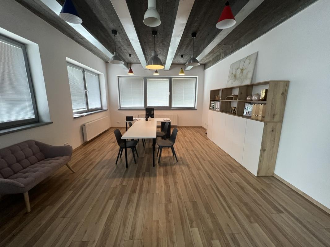 Ponúkame na prenájom nové,zrekonštruované priestory kancelárie v Brezne pre Vašu firmu
