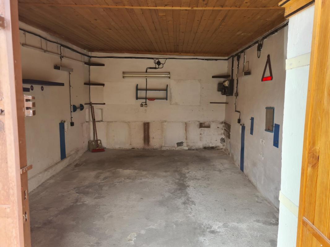 Predaj: výborná,priestranná garáž v centre Brezna na ČSA
