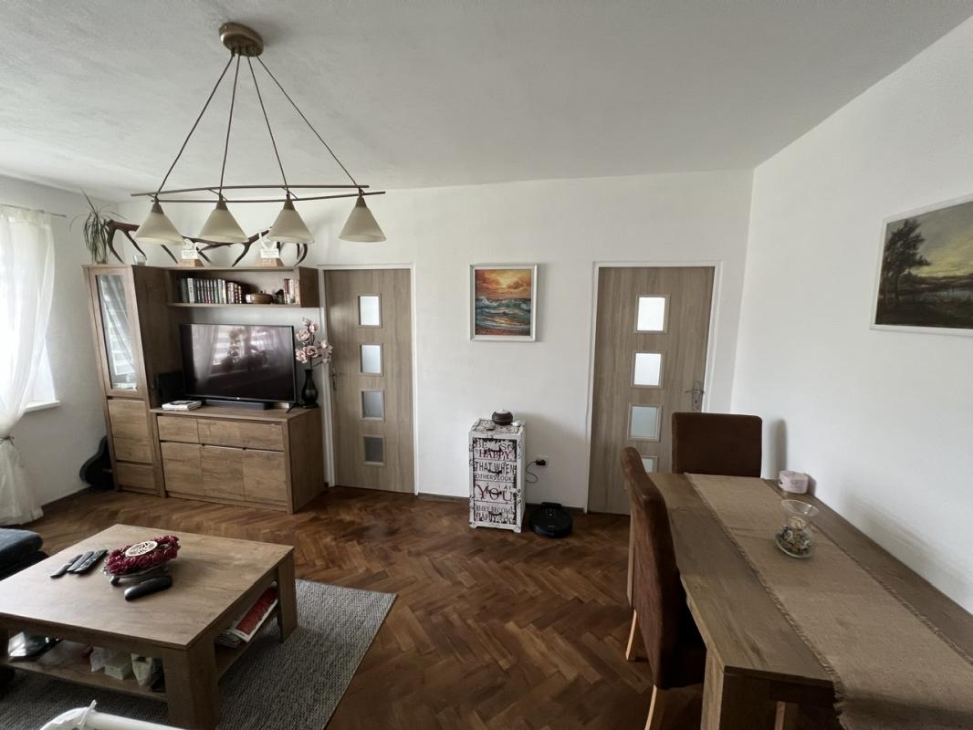 REZERVOVANÉ-3 izbový kompletne zrekonštruovaný byt v Brezne v tichej lokalite