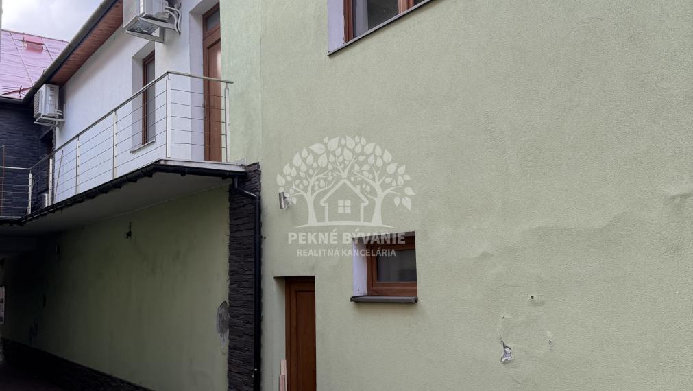 V centre Brezna na prenájom nadštandartné priestory s klímou,parkovaním,kamerovým zabezp.