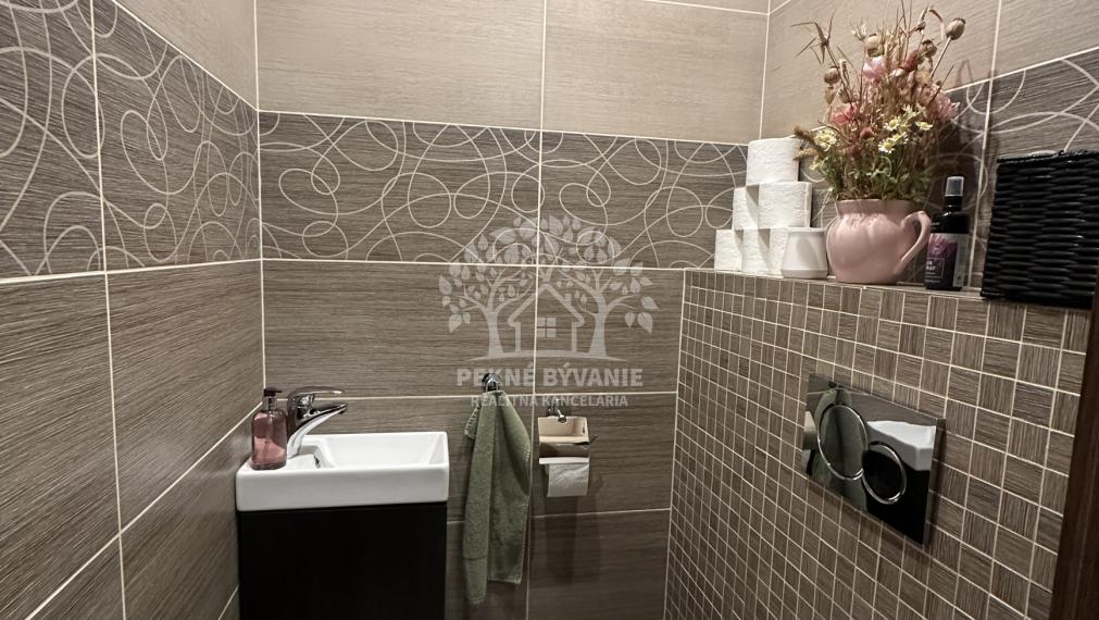 VÝNIMOČNÝ LUXUSNÝ  3,5 IZBIOVÝ BYT V CENTRE MESTA Brezno