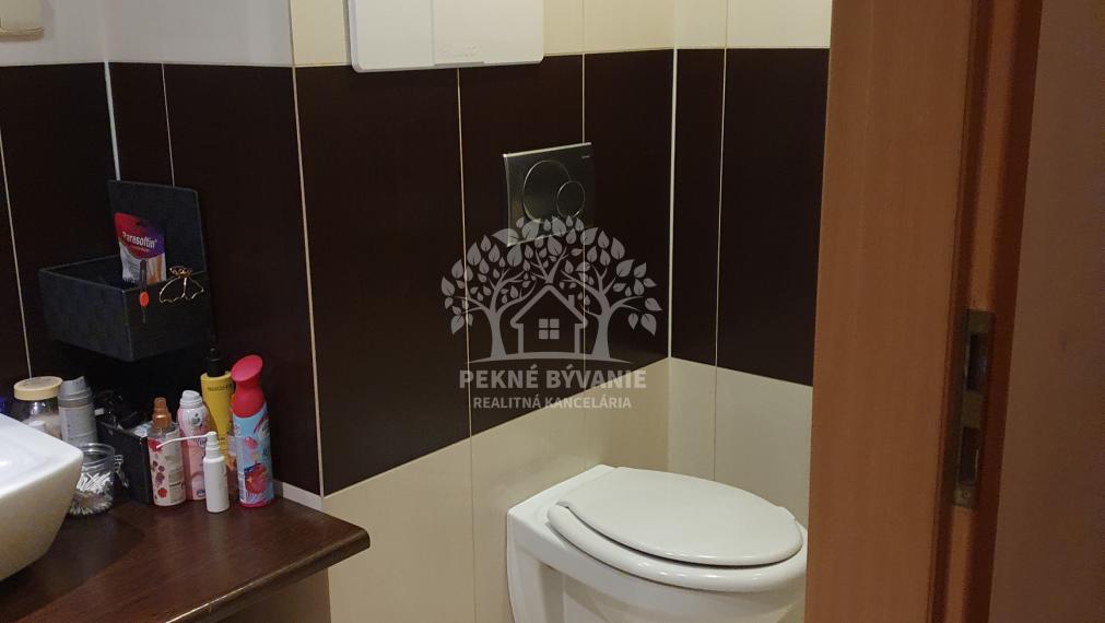 Výhodne predáme 2 izbový byt v Brezne po rekonštrukcii,zariadený a s veľkým balkónom