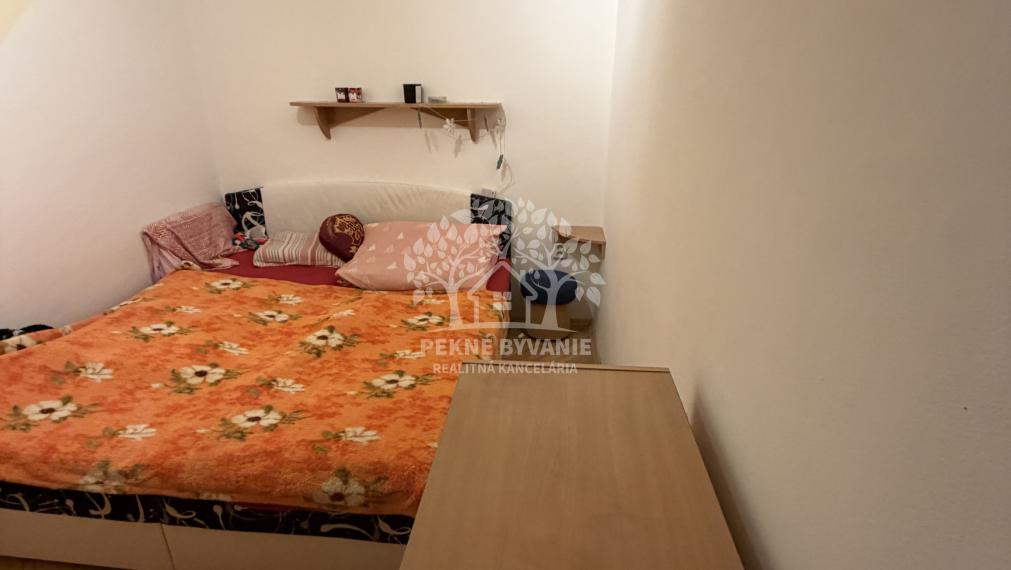 Na prenájom 2 izbový byt vo Valaskej,rekonštrukcia,zariadený