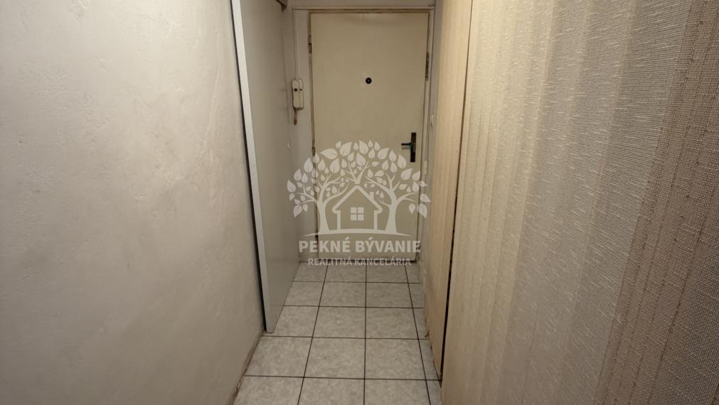 V centre Brezna ponúkame na predaj 3 izbový byt, 2 pivnice,veľa zelene