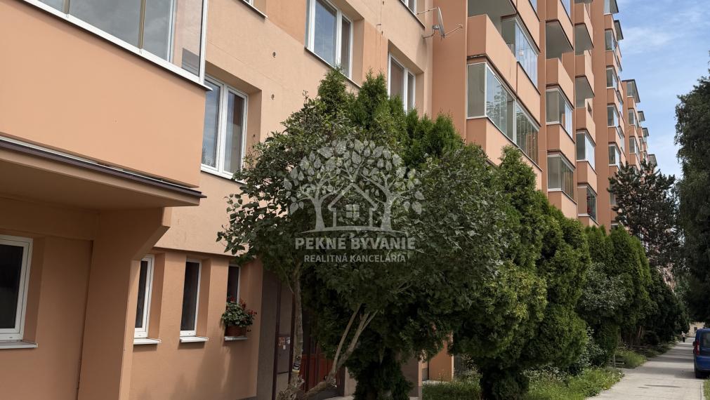 Ponúkame na prenájom 1 izbový byt v centre Brezna,s veľkým balkónom,nezariadený