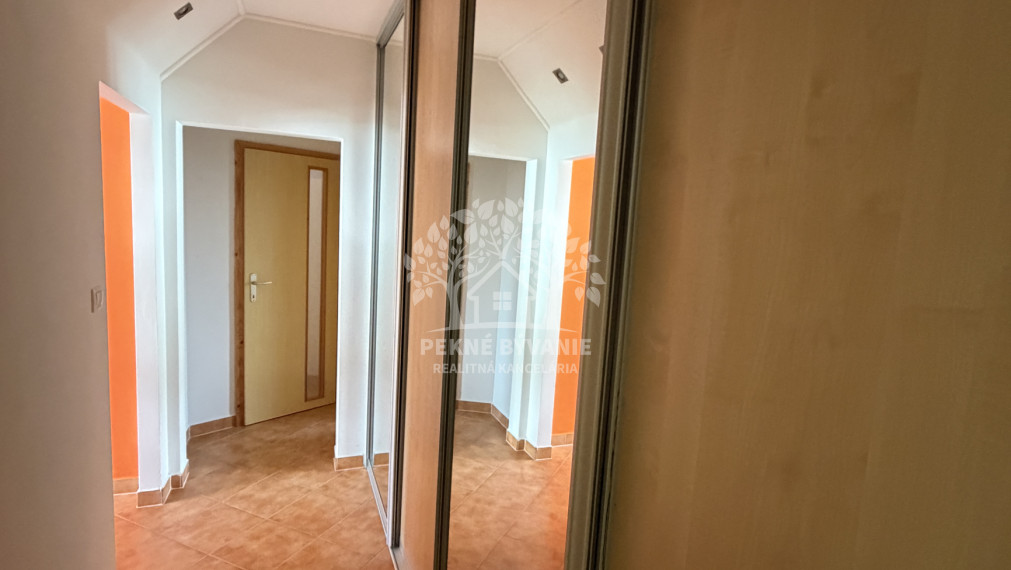 Ponúkame prenájom 2 izbového bytu po rekonštrukcii v Brezne, 64m2,veľký balkón