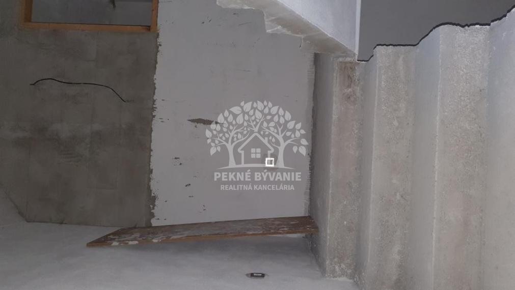 INVESTIČNÁ PRÍLEŽITOSŤ Rodinný dom, vila obec Pohorelá