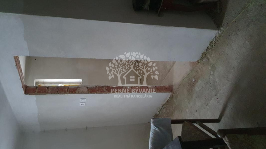 INVESTIČNÁ PRÍLEŽITOSŤ Rodinný dom, vila obec Pohorelá