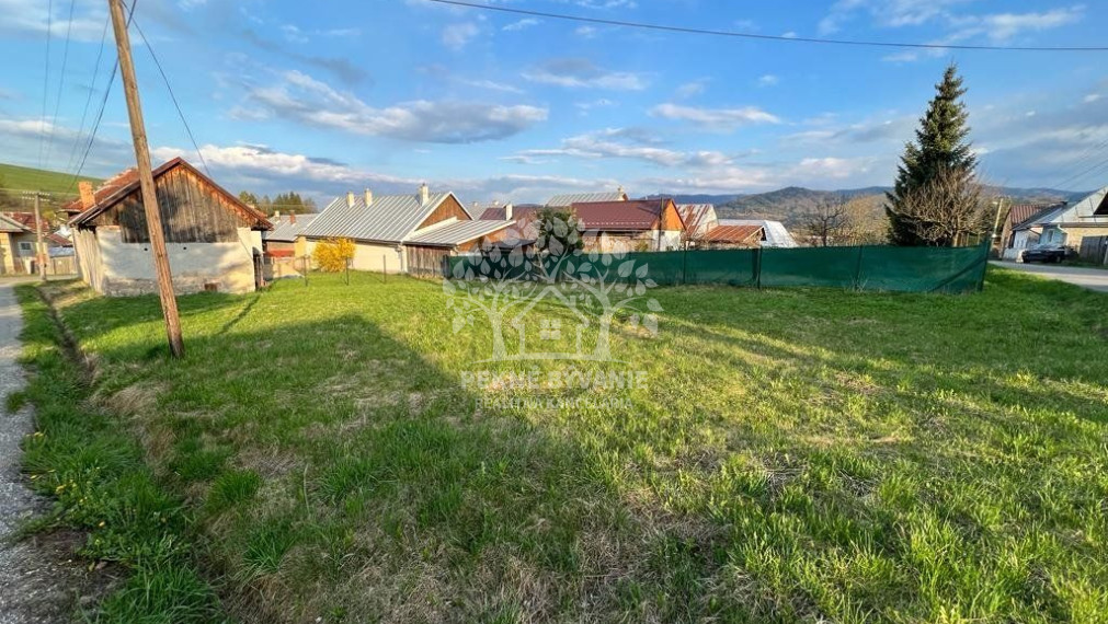 Na predaj pekný slnečný pozemok v obci Bacúch