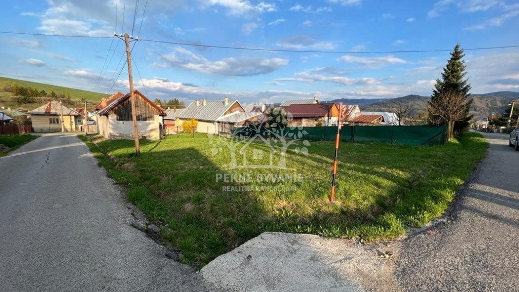 Na predaj pekný slnečný pozemok v obci Bacúch