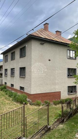 ZNÍŽENÁ CENA: Na predaj veľký dvojgeneračný rodinný dom v obci Hiadeľ