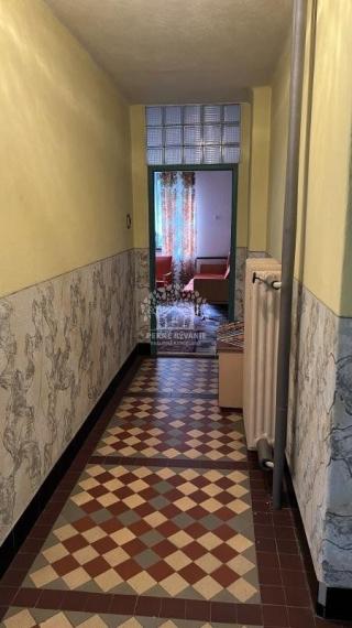 ZNÍŽENÁ CENA: Na predaj veľký dvojgeneračný rodinný dom v obci Hiadeľ