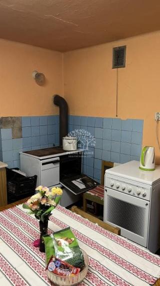 ZNÍŽENÁ CENA: Na predaj veľký dvojgeneračný rodinný dom v obci Hiadeľ