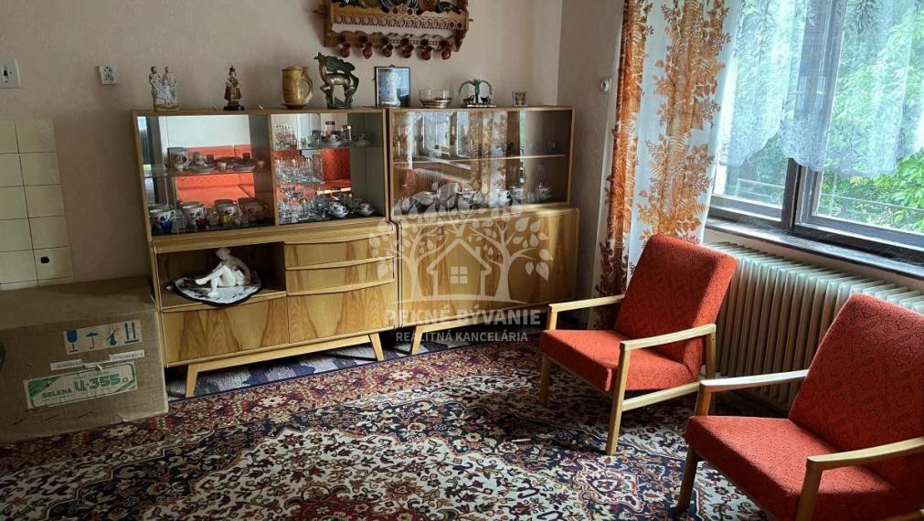 ZNÍŽENÁ CENA: Na predaj veľký dvojgeneračný rodinný dom v obci Hiadeľ