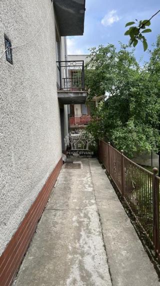 ZNÍŽENÁ CENA: Na predaj veľký dvojgeneračný rodinný dom v obci Hiadeľ