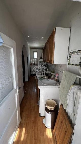 ZNÍŽENÁ SUMA: RODINNÝ DOMA A DREVENIČKA NA JEDNOM POZEMKU V PÔVODNOM STAVE, POHORELÁ