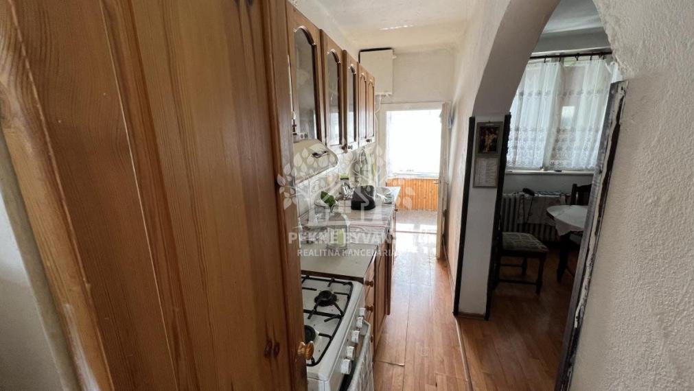 ZNÍŽENÁ SUMA: RODINNÝ DOMA A DREVENIČKA NA JEDNOM POZEMKU V PÔVODNOM STAVE, POHORELÁ