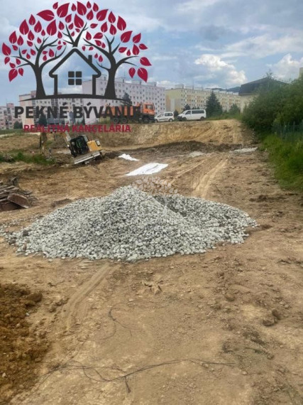 PREDÁME STAVEBNÝ POZEMOK V BREZNE - MAZORNÍKOVO