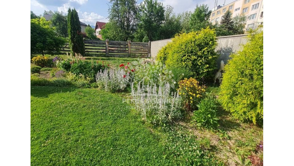 REZERVOVANÉ! INVESTIČNÁ PRÍLEŽITOSŤ!! 2 LUXUSNÉ APARTMÁNY, DVE OBCHODNÉ PREVÁDZKY - SPOLU 350 M2, POZEMOK 3581 M2