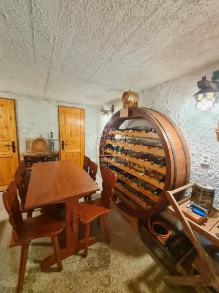 Predaj:  5i dom s bazénom, záhr.domčekmi