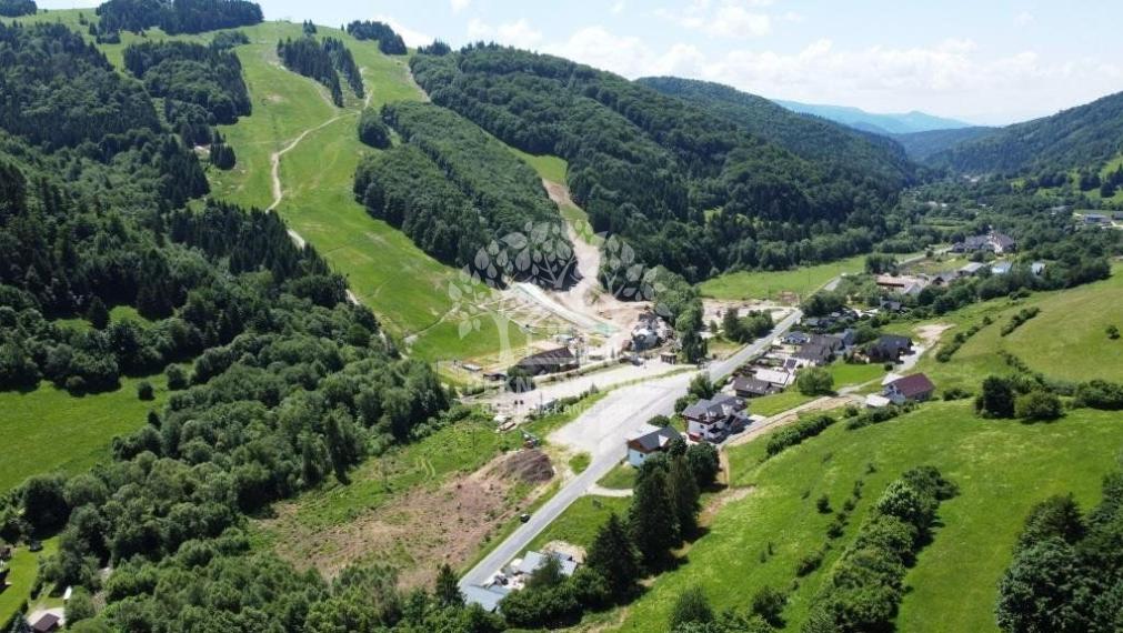 STAVEBNÝ POZEMOK SO STAVEBNÝM POVOLENÍM oproti VLEK 1112 M2