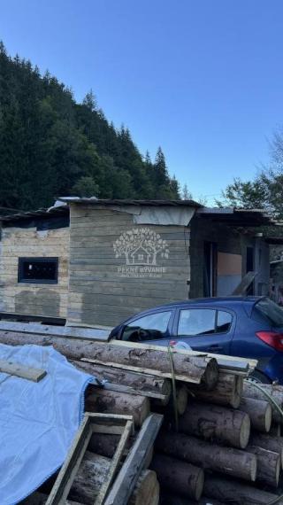 NA PREDAJ : RODINNÝ DOMČEK  A  MOBILNÝ DOM NA JEDNOM POZEMKU V PODBREZOVEJ