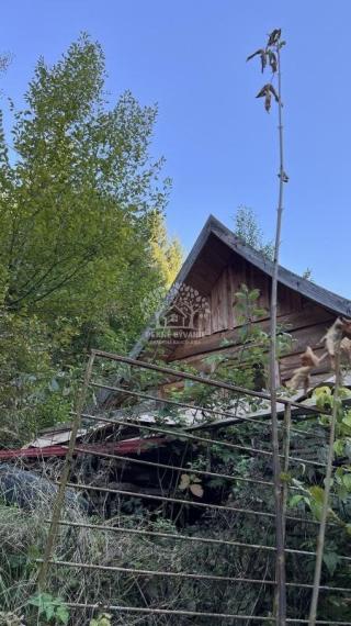 NA PREDAJ : RODINNÝ DOMČEK  A  MOBILNÝ DOM NA JEDNOM POZEMKU V PODBREZOVEJ