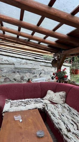 NA PREDAJ : RODINNÝ DOMČEK  A  MOBILNÝ DOM NA JEDNOM POZEMKU V PODBREZOVEJ