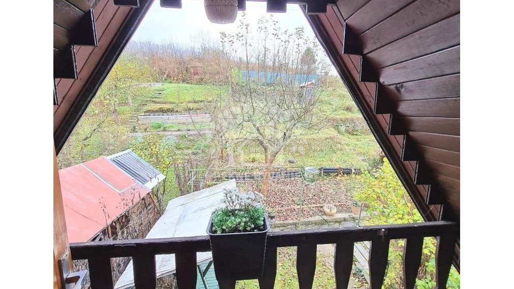 AKTUALIZOVANÁ CENA!! MUROVANÁ ZÁHRADNÁ CHATKA 3 IZBY PLUS KUCHYŇA REKONŠTRUOVANÁ ÚŽASNÉ VÝHĽADY, SLNEČNÁ ČASŤ-PADLIČKOVO-10 MINÚT OD MÝTA POD ĎUMBIEROM,POZEMOK 382 M2 ASF.PRÍST.CESTOU