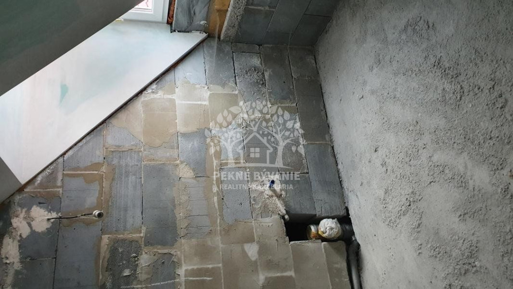 INVESTIČNÁ PRÍLEŽITOSŤ Rodinný dom, vila obec Pohorelá