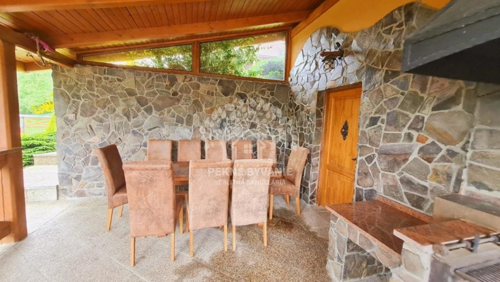 Predaj: zariadený moderný 5i zrub s bazénom, záhr.domčekmi, krásne prostredie - ihneď obývateľný