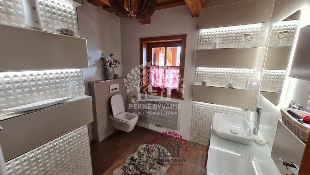 Predaj: zariadený moderný 5i zrub s bazénom, záhr.domčekmi, krásne prostredie - ihneď obývateľný