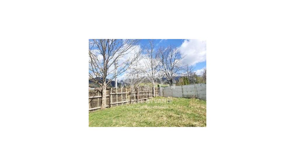 SLNEČNÝ POZEMOK NA POLOSAMOTE POLOMKA HOREHRONIE