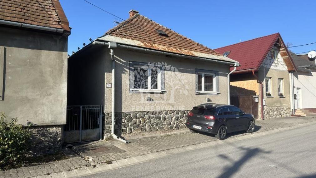 Ponúkame na predaj starší bungalov v Brusne