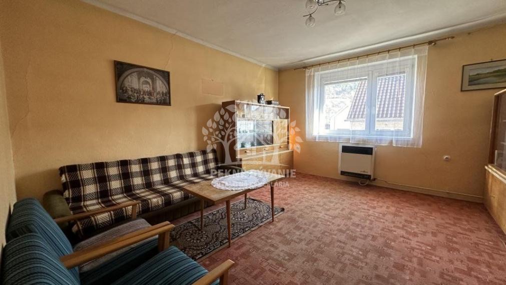 Ponúkame na predaj starší bungalov v Brusne