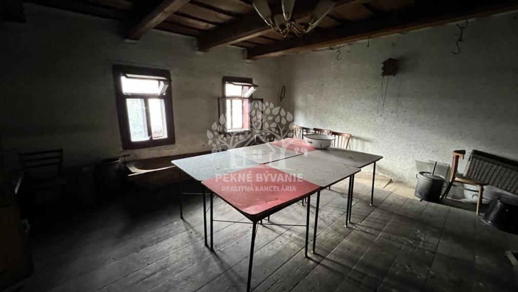 ZNÍŽENÁ SUMA: RODINNÝ DOMA S DREVENIČKOU V POHORELEJ