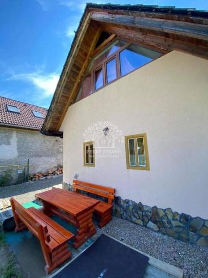 NA PREDAJ: Drevenička v Závadke nad Hronom