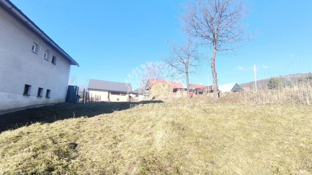 SLNEČNÝ POZEMOK POD KRÁĽOVOU HOĽOU NA STAVBU CHATY ROD.DOMU INTRAVILÁN V TOP LOKALITE ŠUMIAC HOREHRONIE