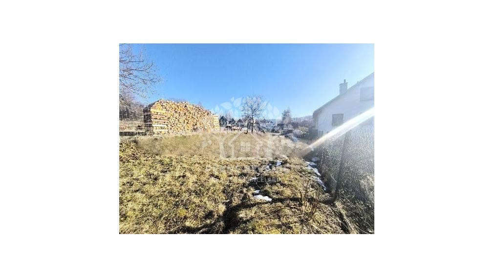 SLNEČNÝ POZEMOK POD KRÁĽOVOU HOĽOU NA STAVBU CHATY ROD.DOMU INTRAVILÁN V TOP LOKALITE ŠUMIAC HOREHRONIE
