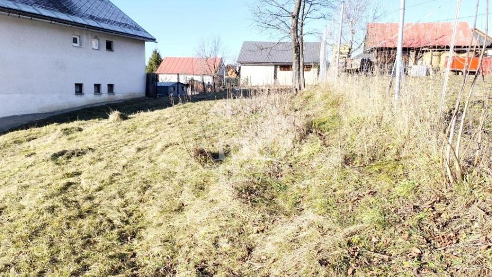 SLNEČNÝ POZEMOK POD KRÁĽOVOU HOĽOU NA STAVBU CHATY ROD.DOMU INTRAVILÁN V TOP LOKALITE ŠUMIAC HOREHRONIE