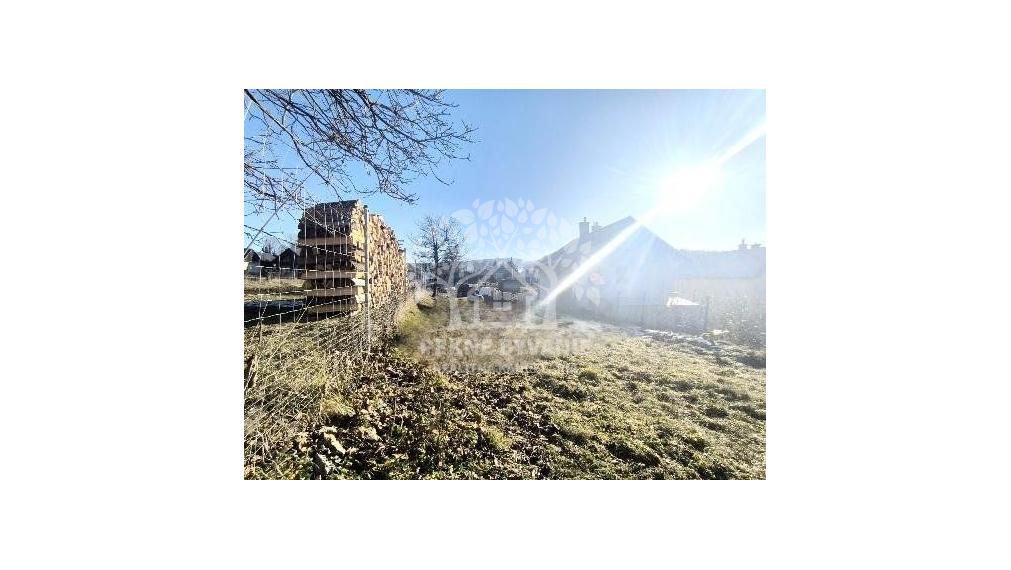 SLNEČNÝ POZEMOK POD KRÁĽOVOU HOĽOU NA STAVBU CHATY ROD.DOMU INTRAVILÁN V TOP LOKALITE ŠUMIAC HOREHRONIE