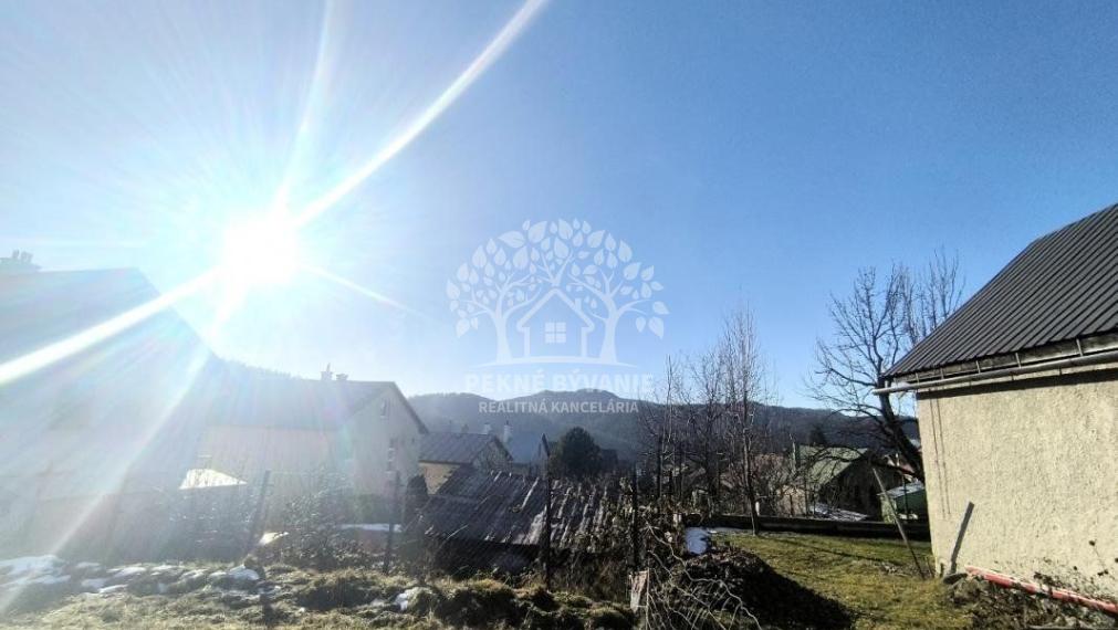 SLNEČNÝ POZEMOK POD KRÁĽOVOU HOĽOU NA STAVBU CHATY ROD.DOMU INTRAVILÁN V TOP LOKALITE ŠUMIAC HOREHRONIE