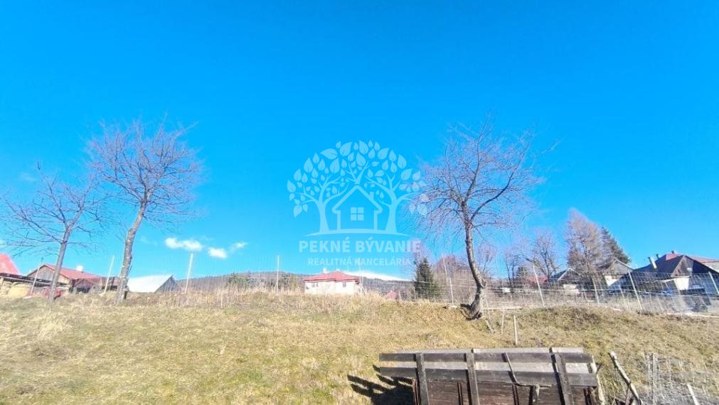 SLNEČNÝ POZEMOK POD KRÁĽOVOU HOĽOU NA STAVBU CHATY ROD.DOMU INTRAVILÁN V TOP LOKALITE ŠUMIAC HOREHRONIE