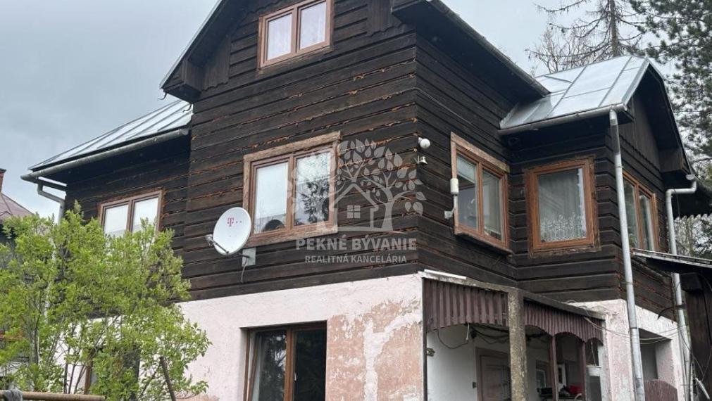 3 Izbový rodinný dom Brezno, polosamota, potôčik za domom,