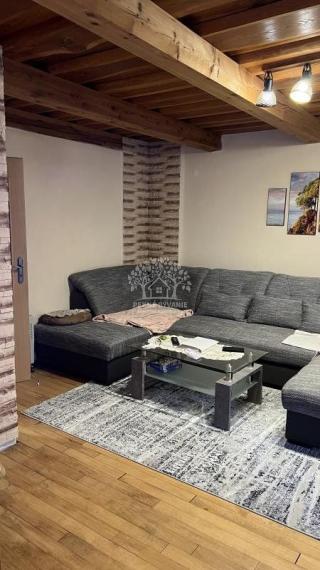 NA PREDAJ : RODINNÝ DOMČEK  A  MOBILNÝ DOM NA JEDNOM POZEMKU V PODBREZOVEJ