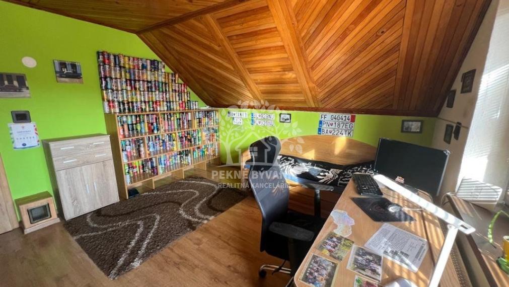 Na predaj: krásny kompletne zrekonštruovaný,priestranný dom v Brezne s 2 balkónmi,garážou,mur.domčekom.