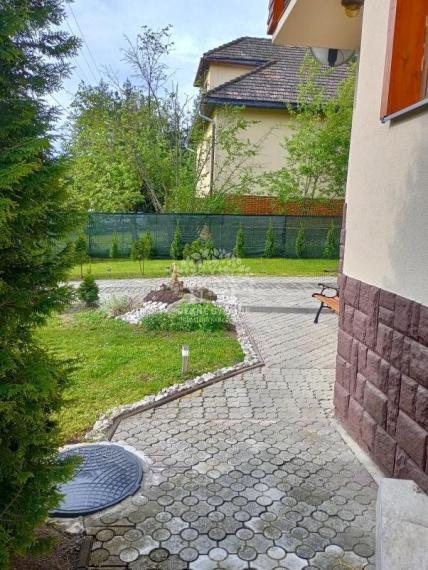 Na predaj: krásny kompletne zrekonštruovaný,priestranný dom v Brezne s 2 balkónmi,garážou,mur.domčekom.