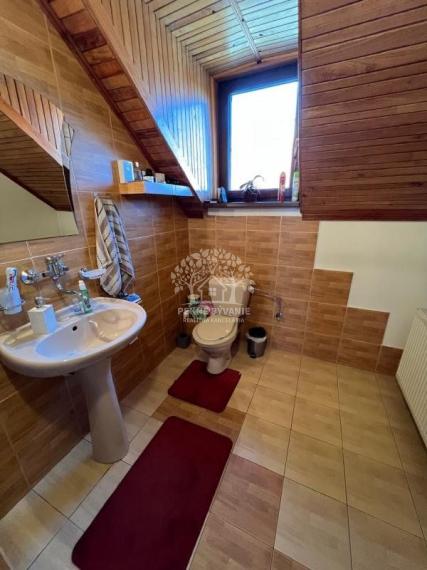 Na predaj: krásny kompletne zrekonštruovaný,priestranný dom v Brezne s 2 balkónmi,garážou,mur.domčekom.