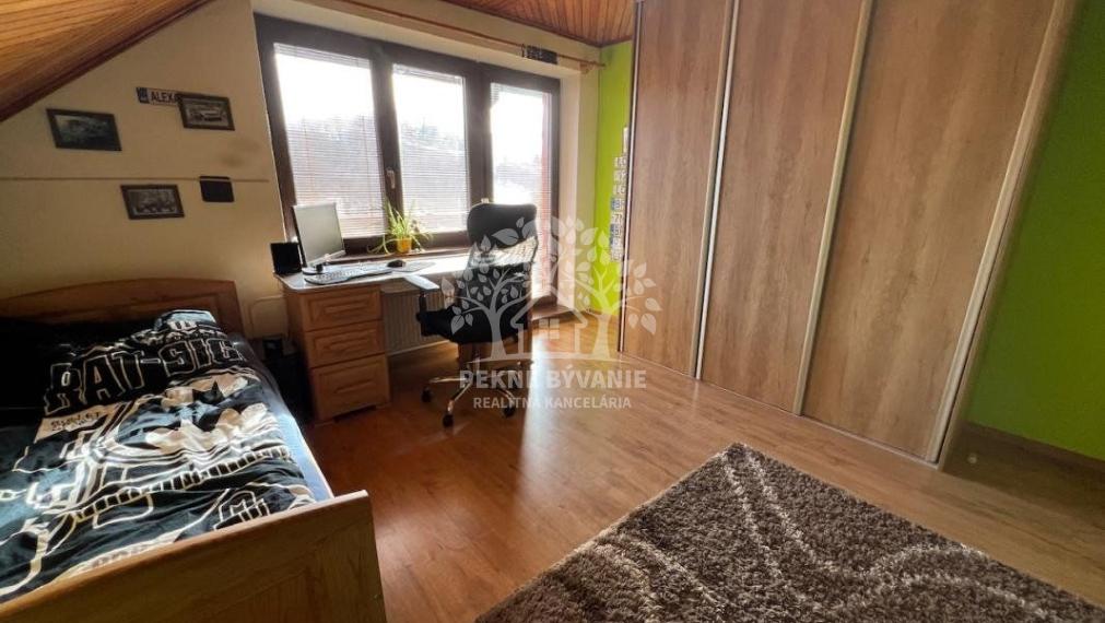 Na predaj: krásny kompletne zrekonštruovaný,priestranný dom v Brezne s 2 balkónmi,garážou,mur.domčekom.