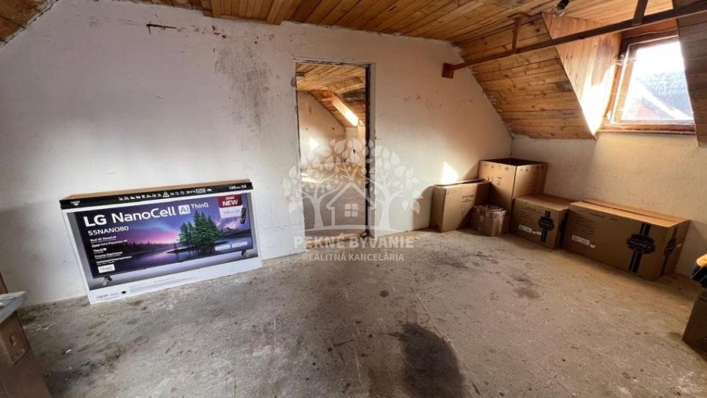 Na predaj: krásny kompletne zrekonštruovaný,priestranný dom v Brezne s 2 balkónmi,garážou,mur.domčekom.